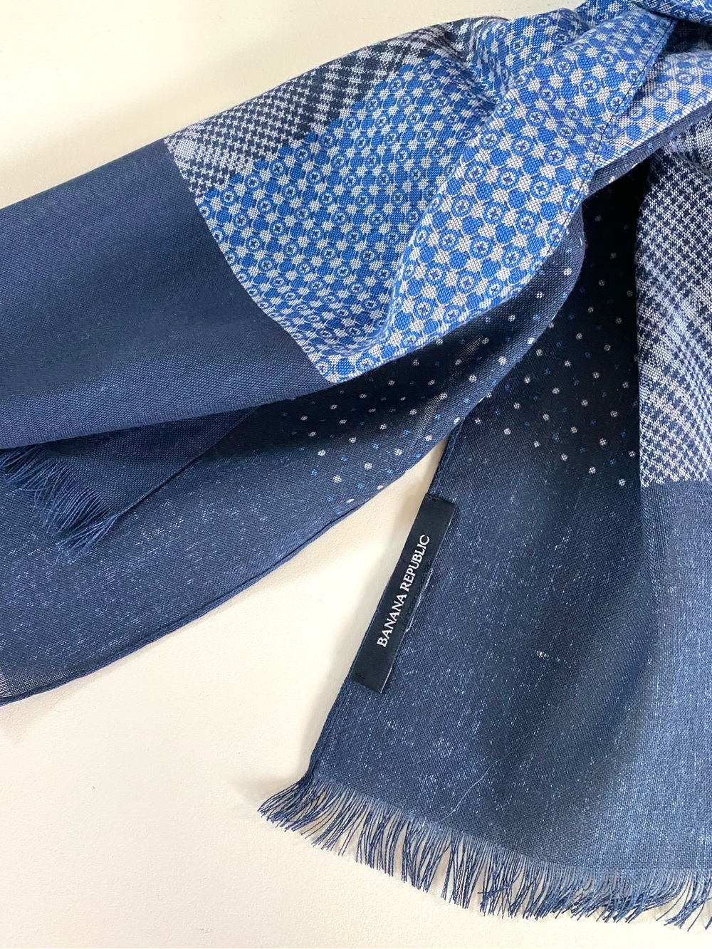 BANANA REPUBLIC - Men’s Classic Blue Patterned Colorblock Scarf - Picture 3 of 7